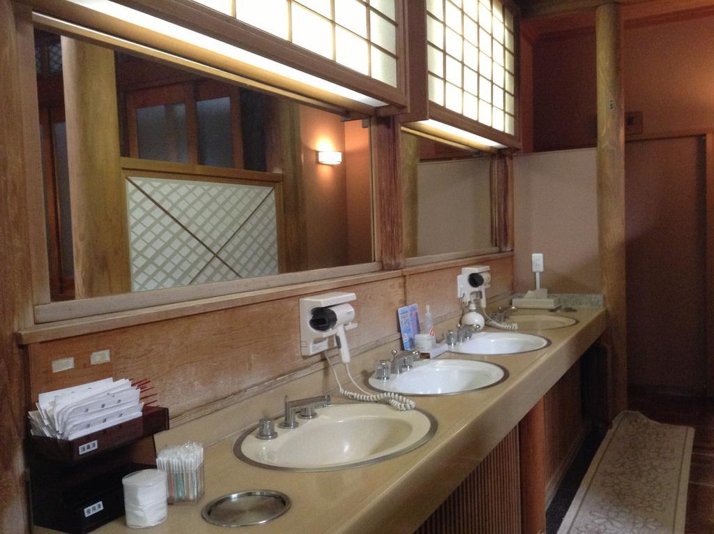 Yorozuya Annex Yurakuan Hotell Yamanouchi  Exteriör bild